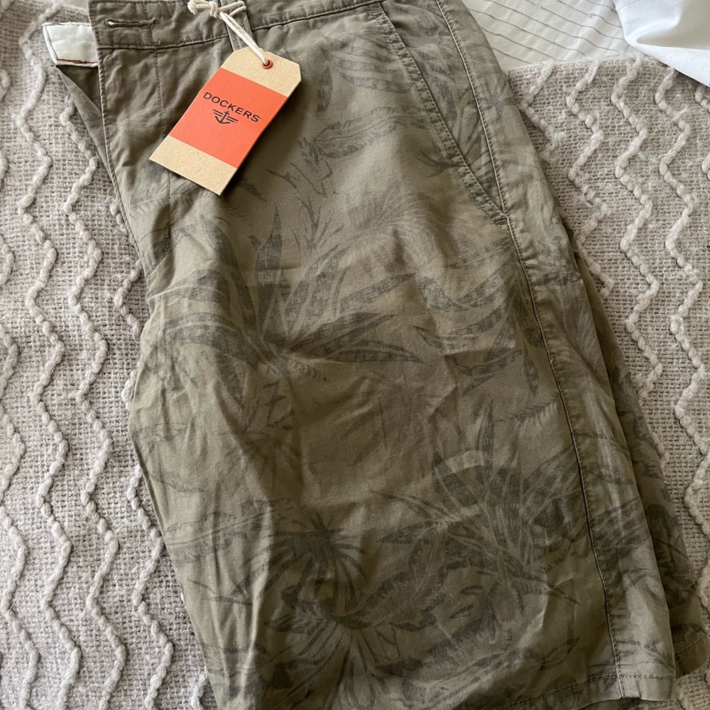 Dockers Khaki Leaf Print Shorts